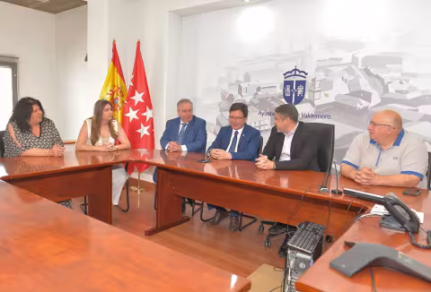 El alcalde con Guillermo Santamaría