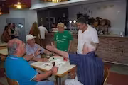 El alcalde en la cafeteria