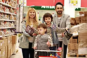 Familia hace la compra
