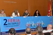 El alcalde habla en la feria de empleo 