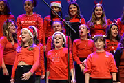 Alumnos cantan