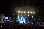 El grupo de música toca