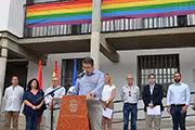 Alcalde habla en el día del orgullo LGTBI