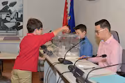 Niños "votan"