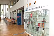 Libros en el estante