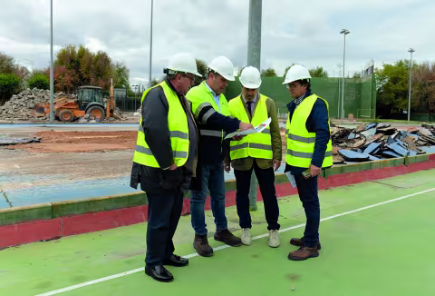 Operarios en la pistas
