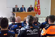 El alcalde habla a la policía